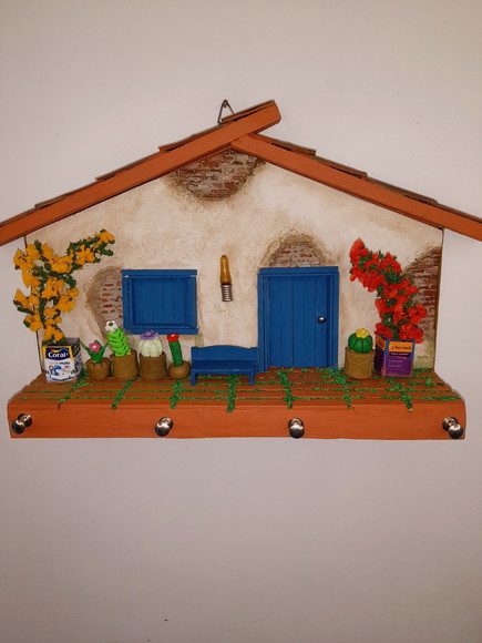 Porta Chave em mdf e Madeira Frente de Casa com Miniaturas - Imagem 2