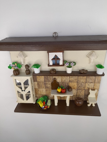 Porta chave nas cores marrom e mineral decorado com miniatura - Imagem 3