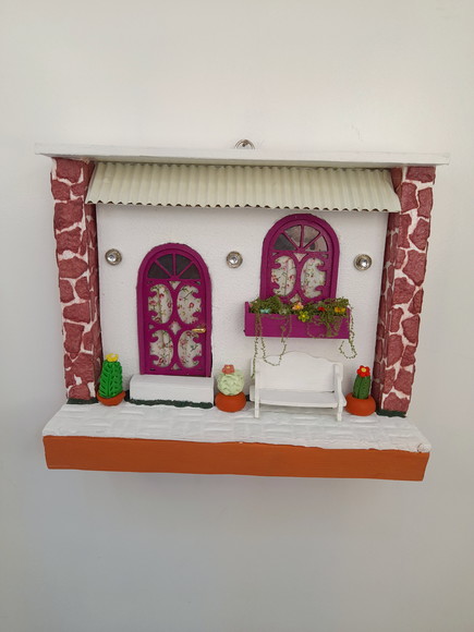 Quadro Cenário em mdf e Madeira Branco e Rosa Frente de Casa