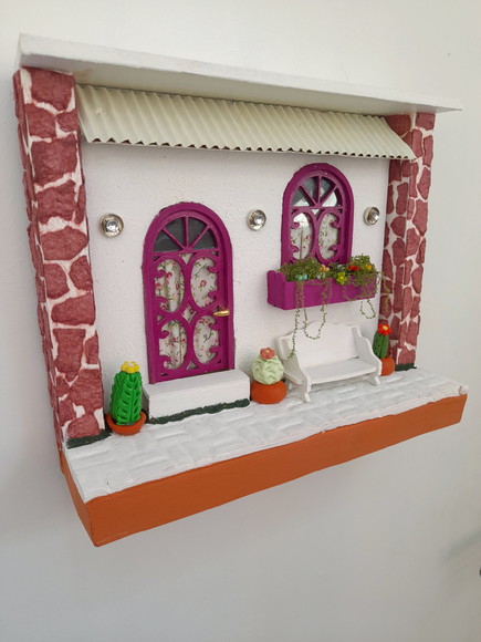 Quadro Cenário em mdf e Madeira Branco e Rosa Frente de Casa - Imagem 3