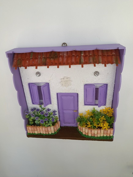 Quadro Cenário Frente de Casa Branco e Lilás com Miniatura - Imagem 3