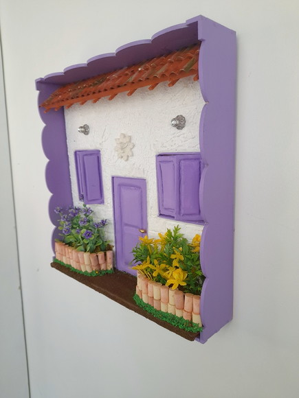 Quadro Cenário Frente de Casa Branco e Lilás com Miniatura - Imagem 5