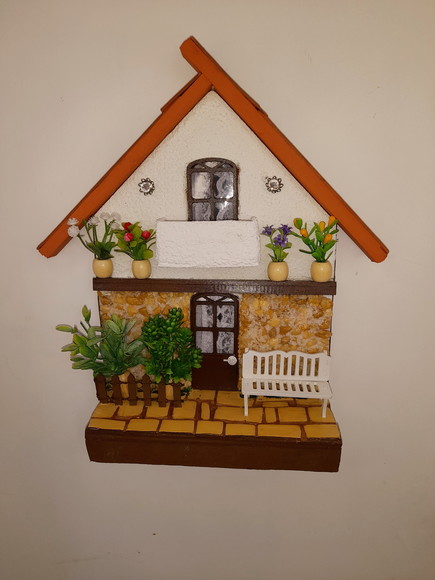 Quadro Decorado Frente de Casa Branca Parede de Pedra