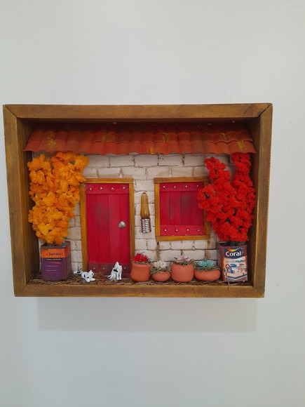 Quadro em Madeira Imitação Frente de Casa Branco e Vermeljo