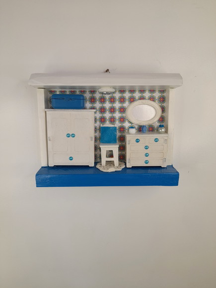 Quadro em mdf Azul e Branco Decorado com Miniatura - Imagem 4