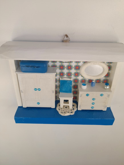 Quadro em mdf Azul e Branco Decorado com Miniatura - Imagem 5