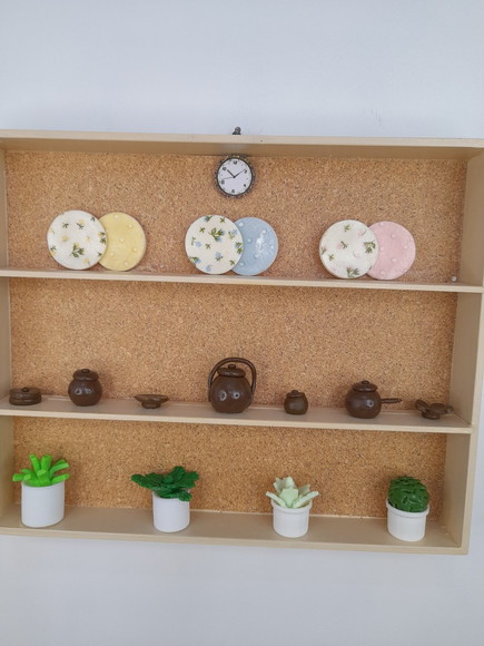 Quadro em mdf Bege Decorado com Miniaturas - Imagem 3