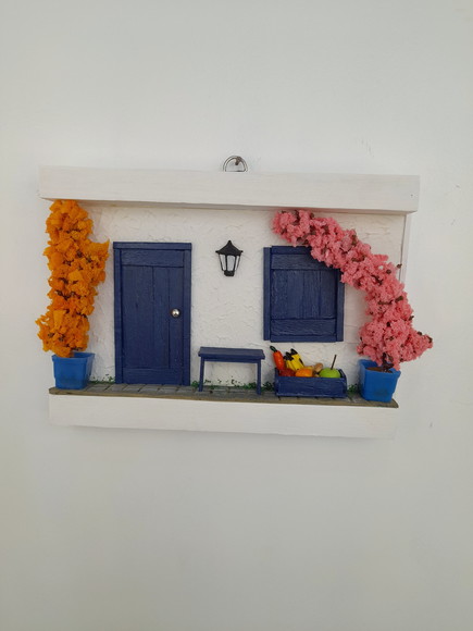 Quadro em mdf Branco Decorado com Miniatura