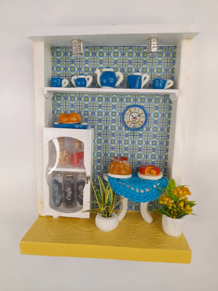 Quadro em mdf Branco e Azul Decorado com Miniatura