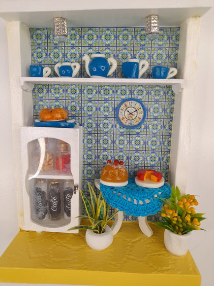 Quadro em mdf Branco e Azul Decorado com Miniatura - Imagem 3