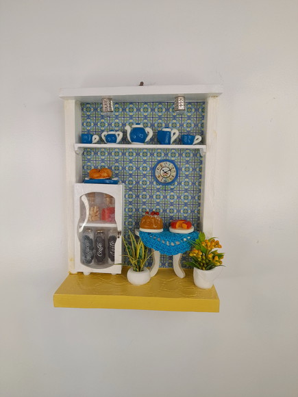 Quadro em mdf Branco e Azul Decorado com Miniatura - Imagem 2