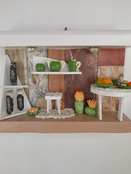 Quadro em mdf Branco e Marrom Decorado com Miniatura - Imagem 3