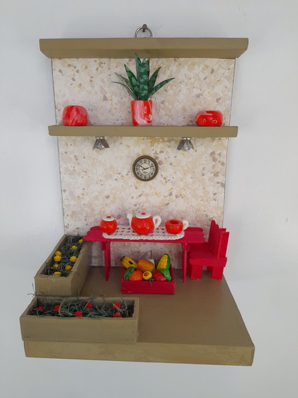 Quadro em mdf e Madeira Decorado com Miniaturas - Imagem 2