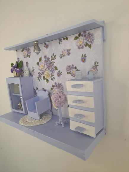 Quadro em mdf e Madeira Lilás Decorado com Miniaturas - Imagem 4