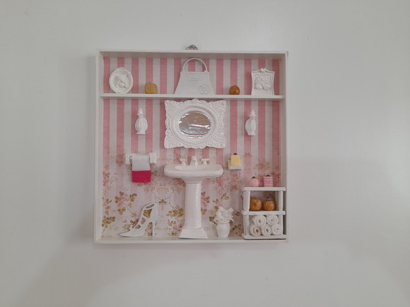 Quadro para Lavabo em mdf Branco Fundo Listrado Rosa - Imagem 2