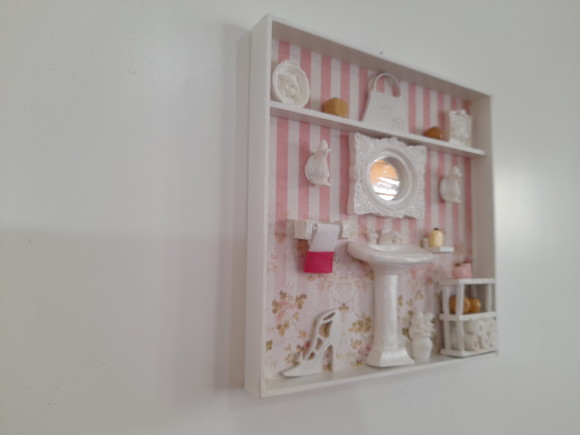 Quadro para Lavabo em mdf Branco Fundo Listrado Rosa - Imagem 3