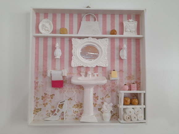 Quadro para Lavabo em mdf Branco Fundo Listrado Rosa
