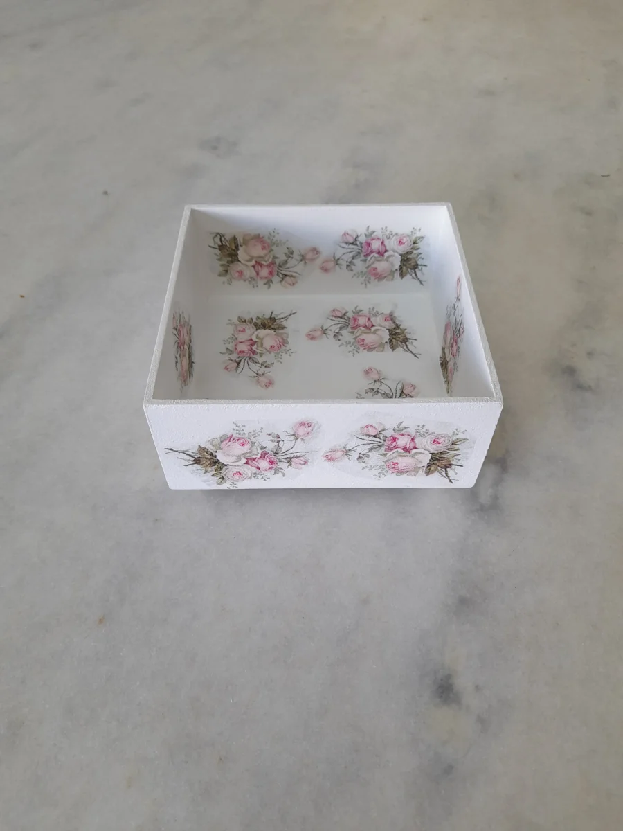 Caixa em mdf branca aberta para joia/maquiagem floral - Imagem 1