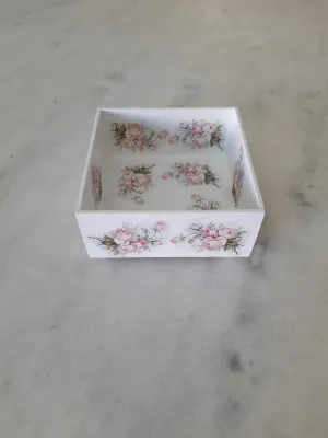 Caixa em mdf branca aberta para joia/maquiagem floral