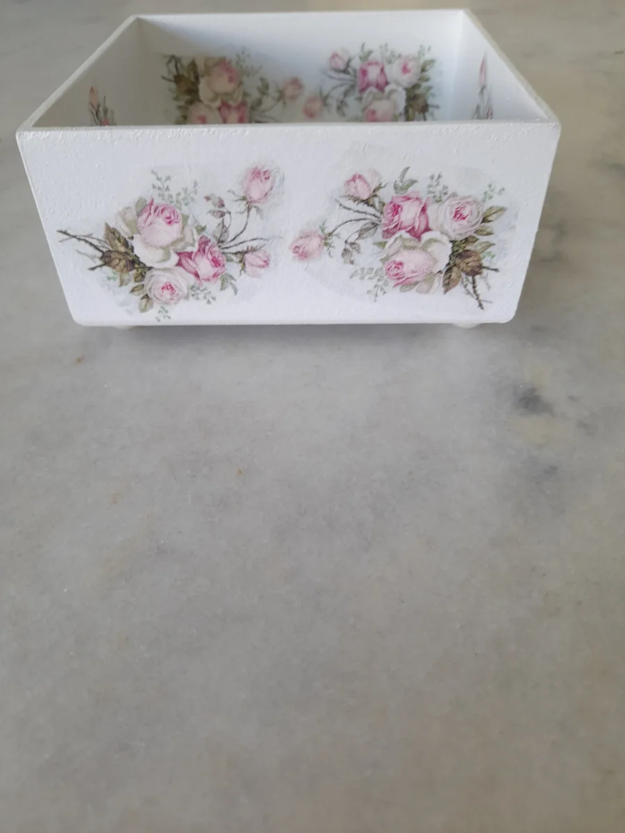 Caixa em mdf branca aberta para joia/maquiagem floral - Imagem 5