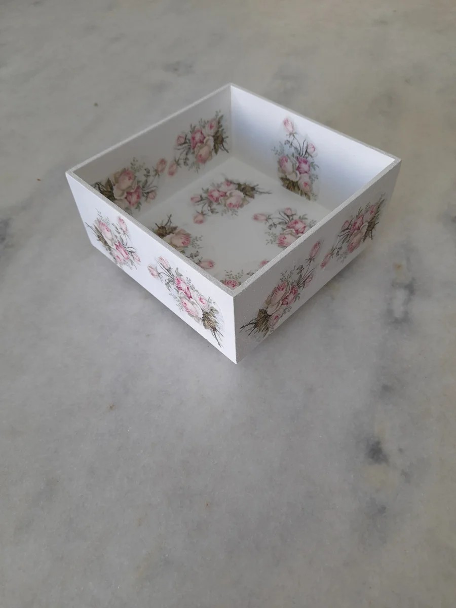 Caixa em mdf branca aberta para joia/maquiagem floral - Imagem 4