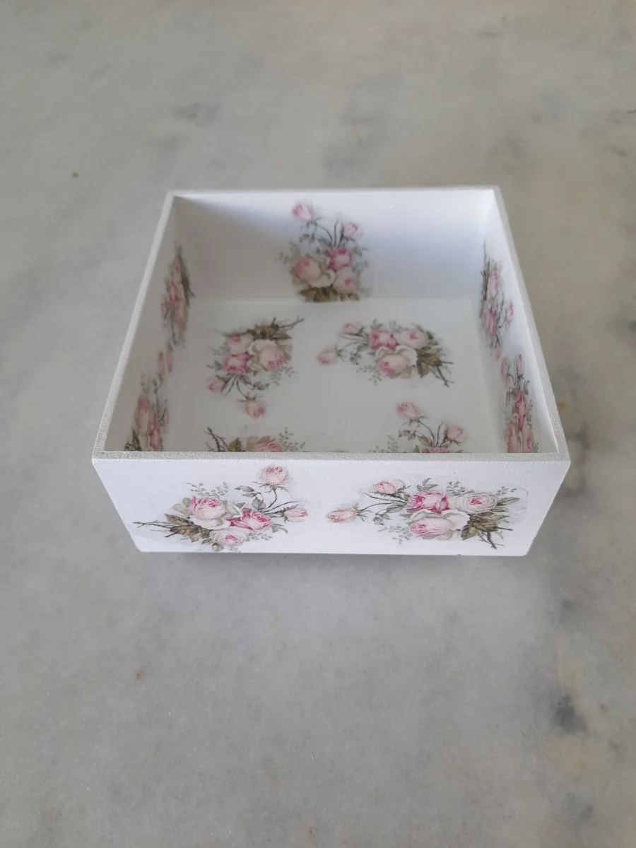 Caixa em mdf branca aberta para joia/maquiagem floral - Imagem 2