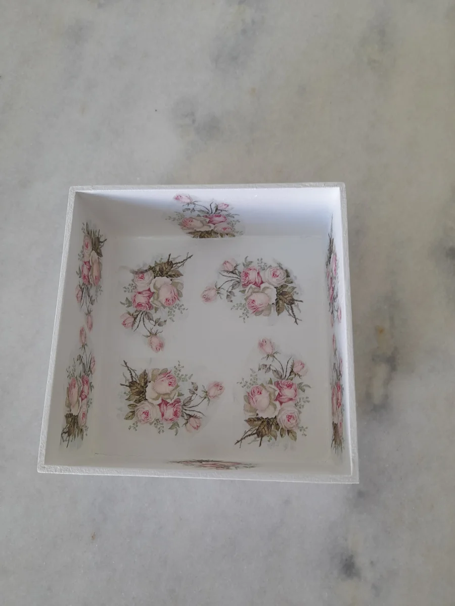 Caixa em mdf branca aberta para joia/maquiagem floral - Imagem 3