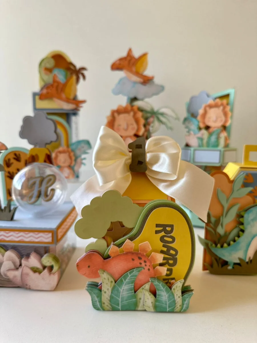 Kit Excellence Dino Baby Personalizado 28 Peças | Papelaria Artesanal Premium - Imagem 1