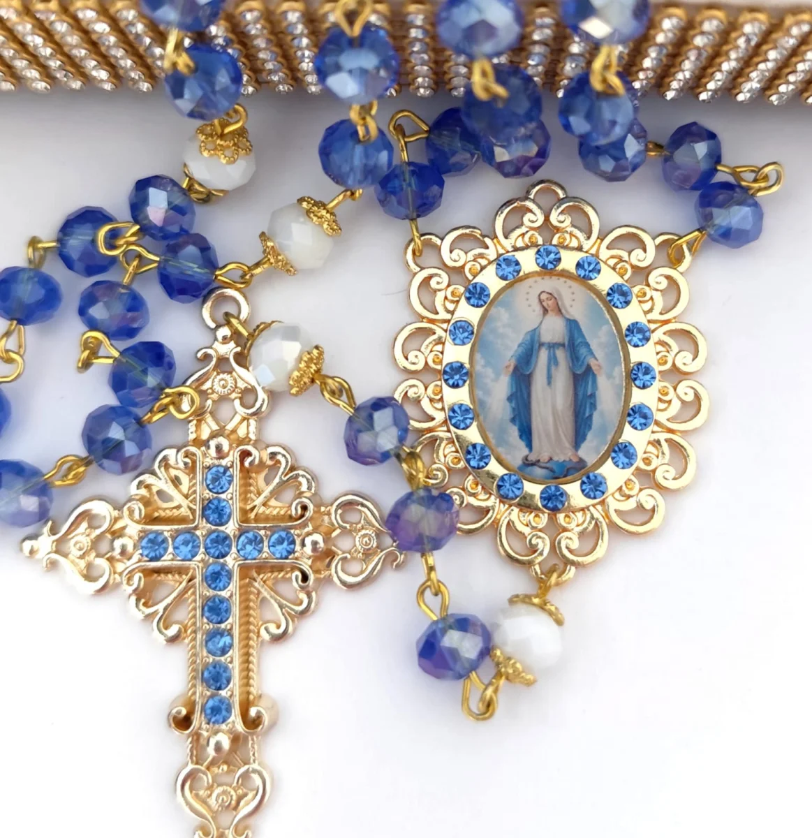Kit Terço Nossa Senhora das Graças com Strass e  Porta-Terço Dourado - Imagem 3