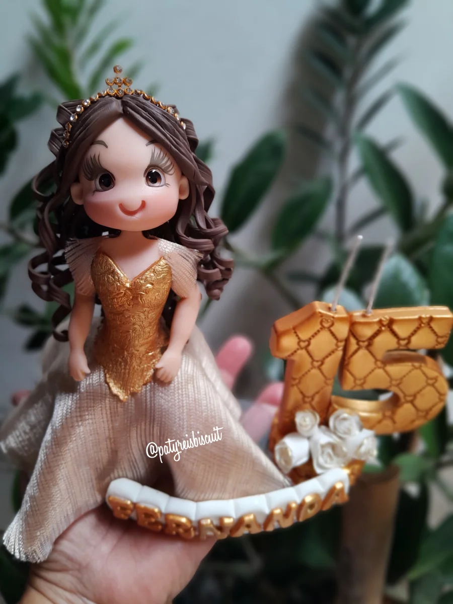 Topo de Bolo Debutante 15 Anos Personalizado em Biscuit com Vela e Nome - Imagem 5
