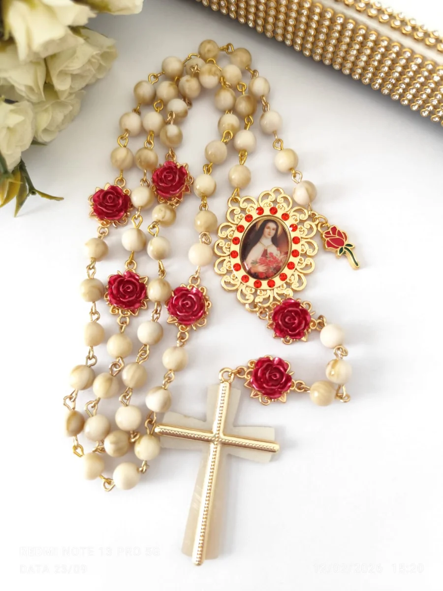 Kit Terço Santa Teresinha do Menino Jesus com Rosas 3D e Porta Terço. - Imagem 2