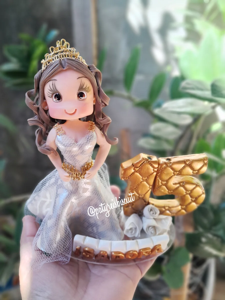 Topo de Bolo Debutante 15 Anos Personalizado em Biscuit com Vela e Nome - Imagem 1