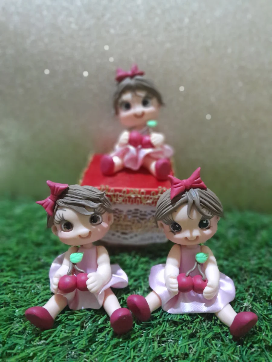 Caixinha Acrílica Decorada com Bonequinha em Biscuit | Lembrancinha Personalizada kit 5 caixinhas - Imagem 3