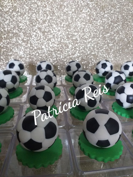 Caixa Acrílica Decorada em Biscuit Tema Futebol