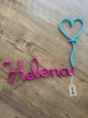 Nome personalizado em tricotin com balão de coração