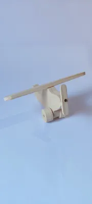 Avião de madeira