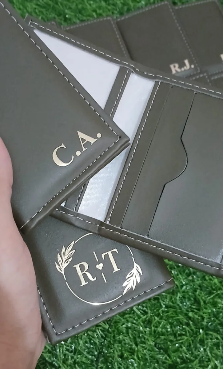 Carteira Porta Documentos Personalizada com Nome ou Iniciais | Presente Masculino Exclusivo - Imagem 3