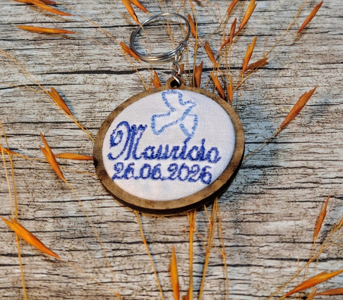 Lembrancinha para Nascimento, Batizado ou Chá de Bebê - Mini Bastidor Chaveiro Bordado Personalizado - Imagem 8