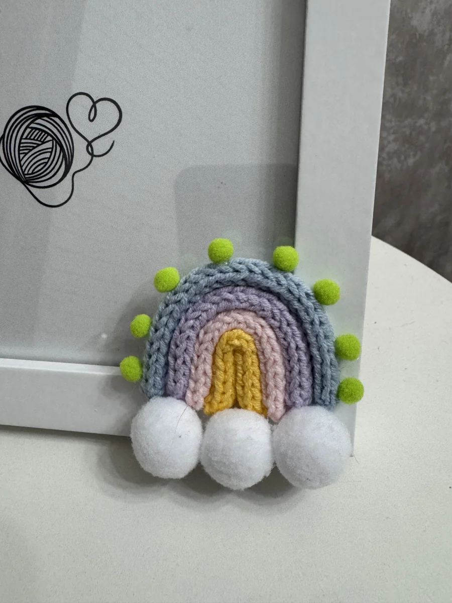 Porta retrato 15 x 21 para bebê com tricotin e pompons - Imagem 3