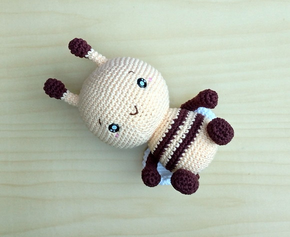 Abelha Mia Amigurumi - Imagem 3