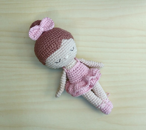 Boneca Bailarina Dália Amigurumi - Imagem 2