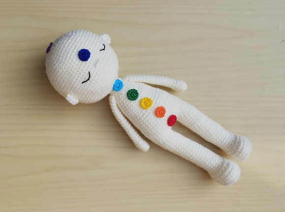 Boneco Reiki 40cm com Chakras Amigurumi