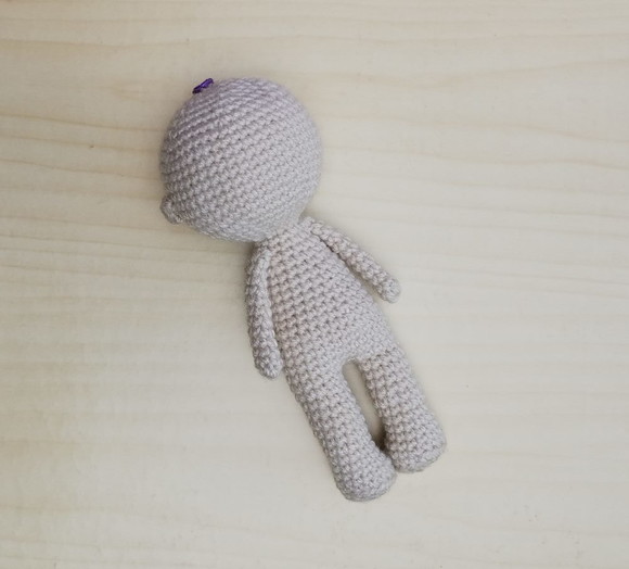 Boneco Reiki com Chakras Amigurumi - Bege - Imagem 3