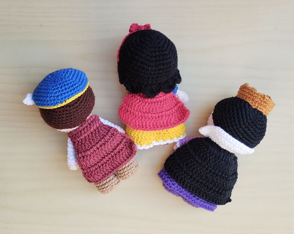 Trio Branca de Neve, Príncipe Fernando e Rainha Má Amigurumi - Imagem 3
