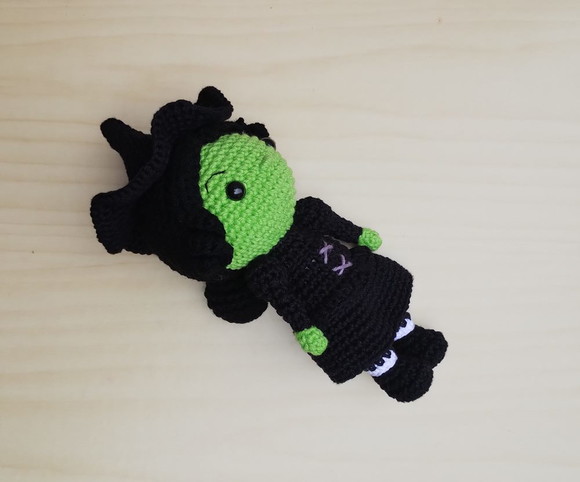 Bruxa Má do Oeste Amigurumi - Imagem 3