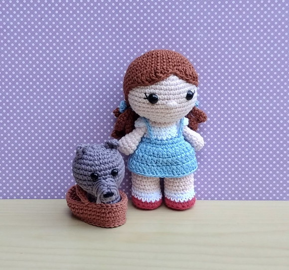 Dorothy e Totó no cestinho Amigurumi - Imagem 2