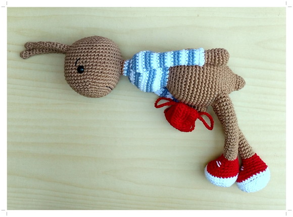 Formiga Lia Amigurumi com Mochilinha - Imagem 2