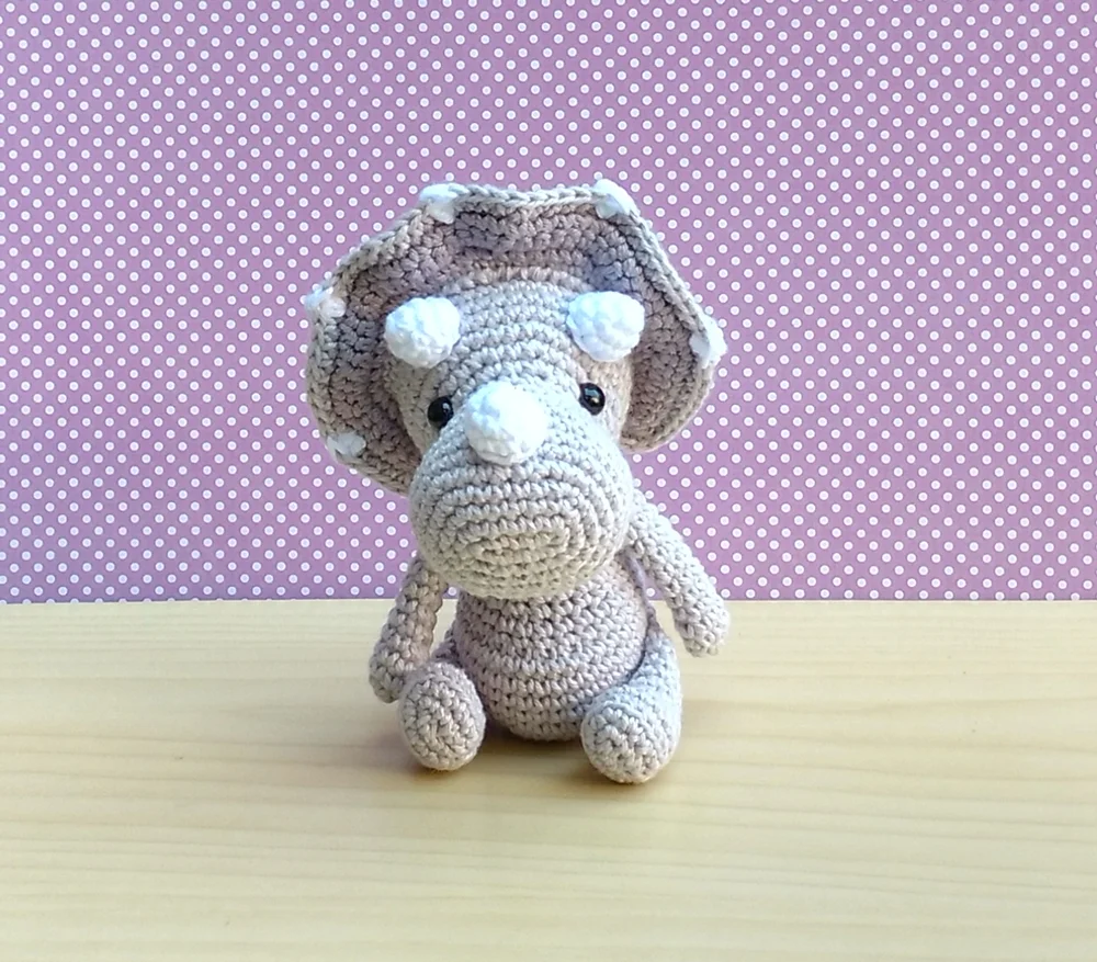 Kit 4 Dinos -Estegossauro, Trex, Triceratops e Pterodáctilo (amigurumi dinossauro) - Imagem 5
