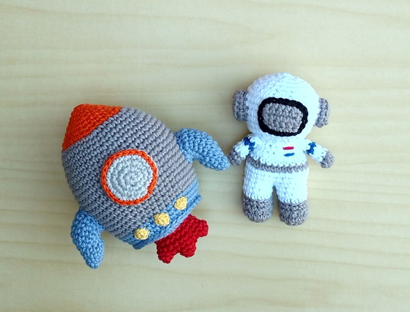Kit Foguete Niko e Astronauta Yuri Amigurumi - Espacial - Imagem 3