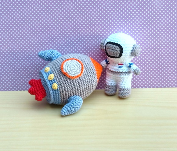 Kit Foguete Niko e Astronauta Yuri Amigurumi - Espacial - Imagem 2